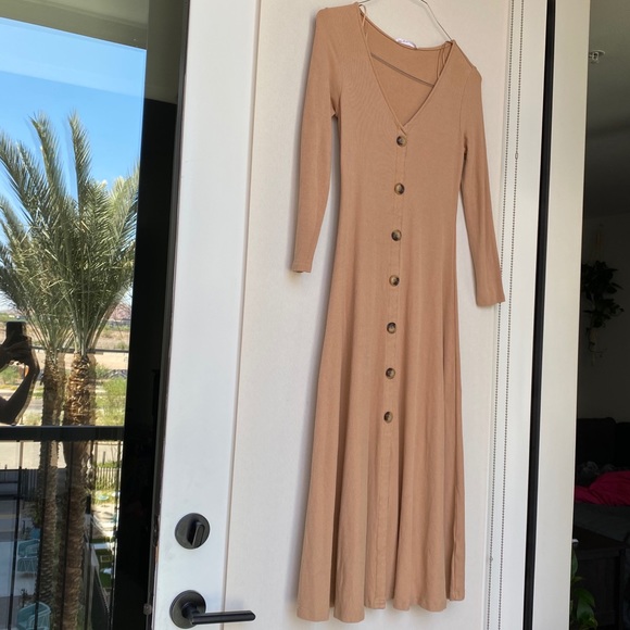 Eloise Long Sleeve Ribbed Midi Dress- Size Medium - Picture 2 of 10